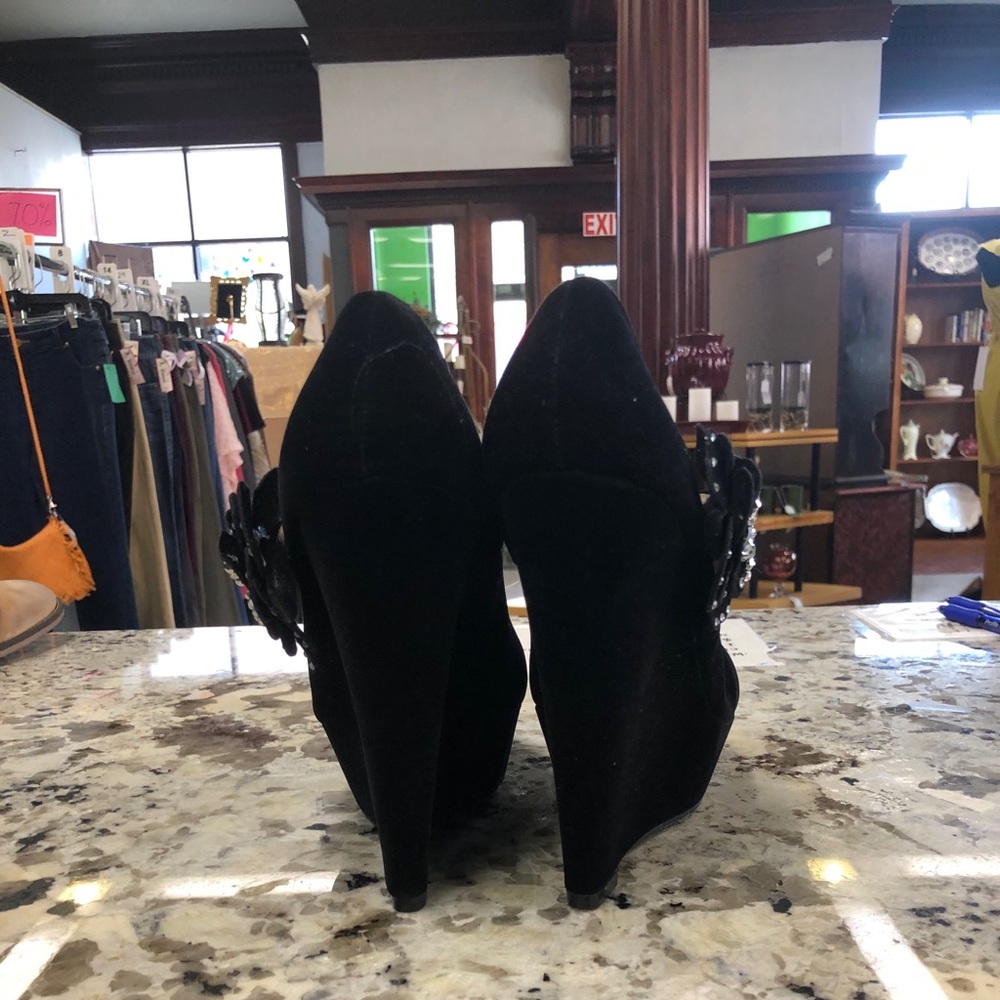 Shoes - Picture 4 of 11